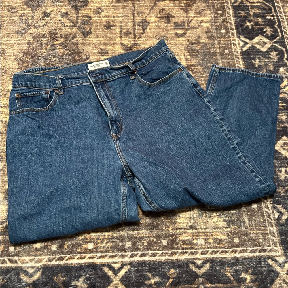 Abercrombie & Fitch Curve Love “The Ankle Straight” Ultra high Rise Jeans Short.